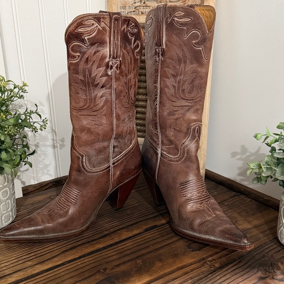 LUCCHESE WOMEN'S HANDMADE AUGUSTA FULL QUILL OSTRICH WESTERN BOOTS - SNIP TOE - Picture 2 of 10